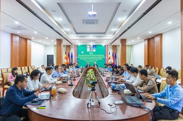 暹粒省就垃圾收集与运输项目举行咨询会,旨在进一步优化城市固体