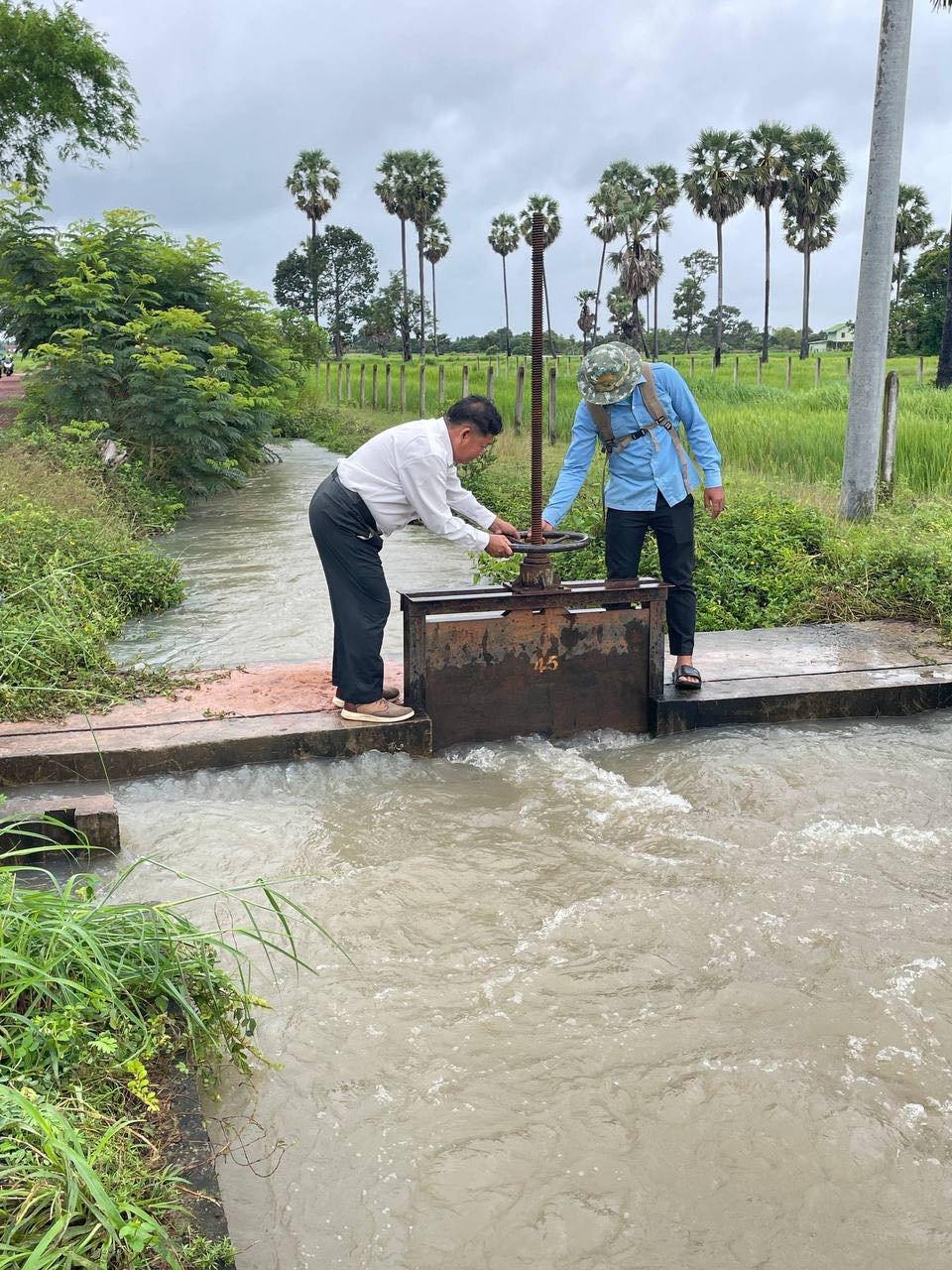 暹粒省政府清理排水系统应对雨季洪涝