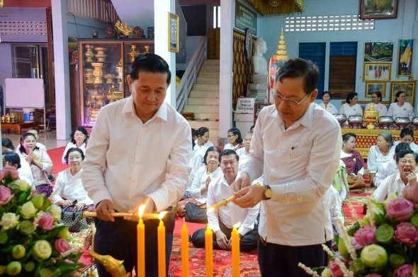暹粒省政府官员参加御节第二轮诵经仪式