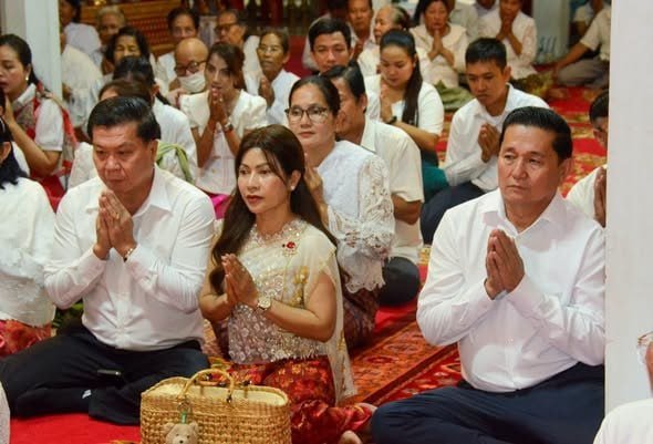 暹粒省政府官员参加御节第二轮诵经仪式