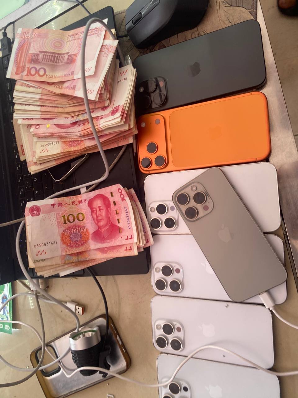 网友自述边境小镇成长经历 揭露非法行业生存现状