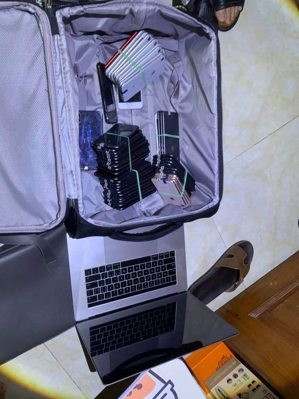 金边堆桑卡一分区突查网诈窝点 查获大批设备