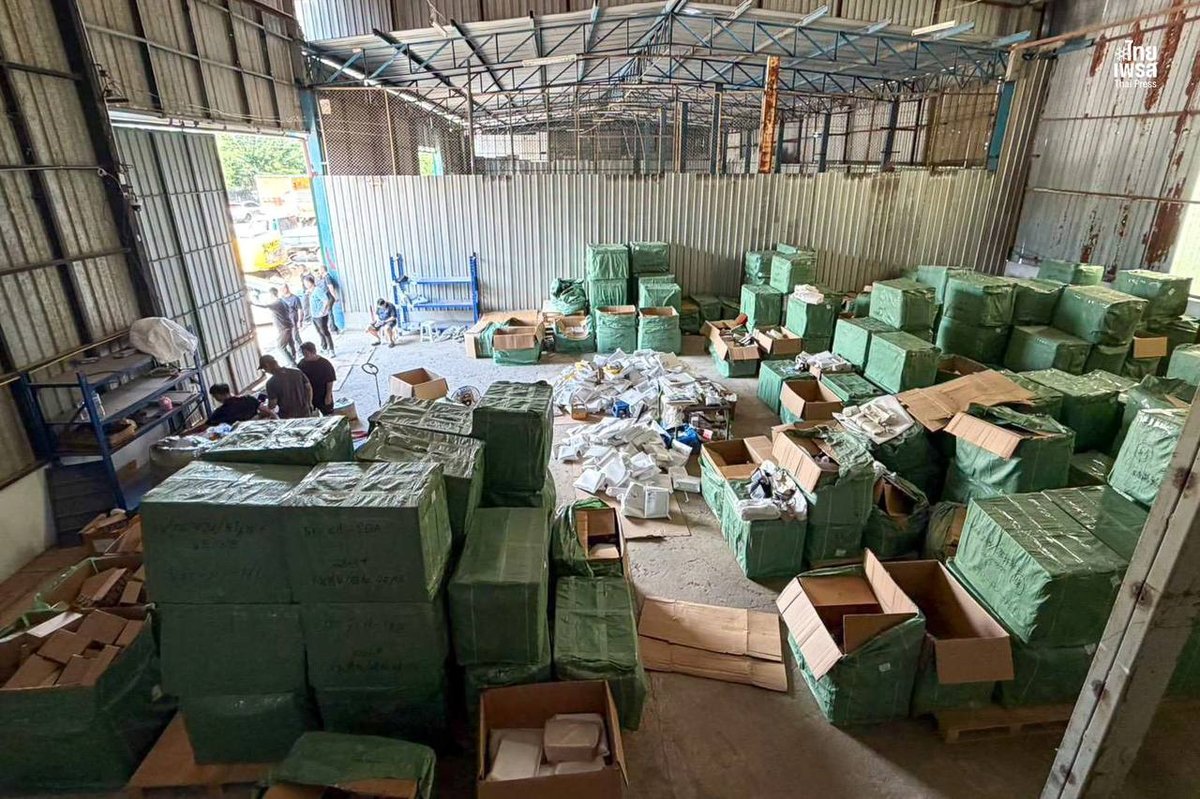 泰国警方突袭一处长期紧闭的神秘仓库,查获10,053件假冒品