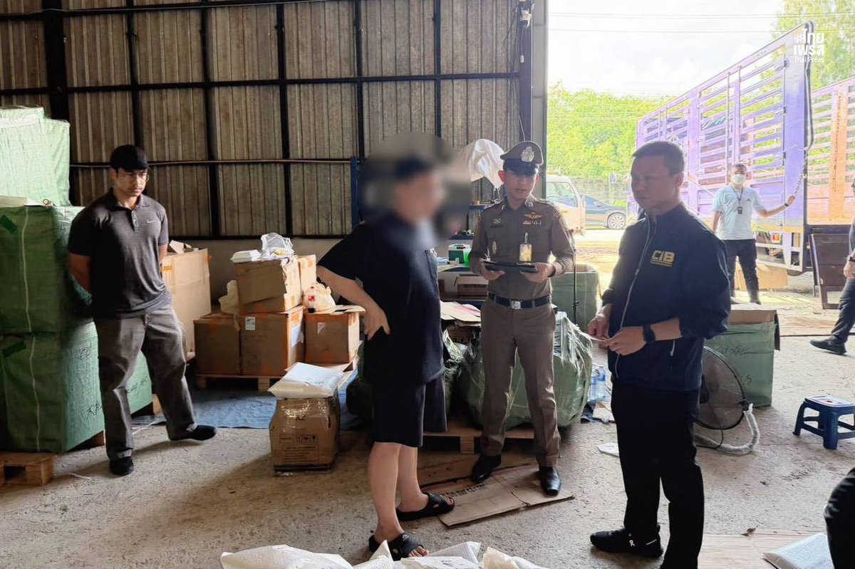 泰国警方突袭一处长期紧闭的神秘仓库,查获10,053件假冒品