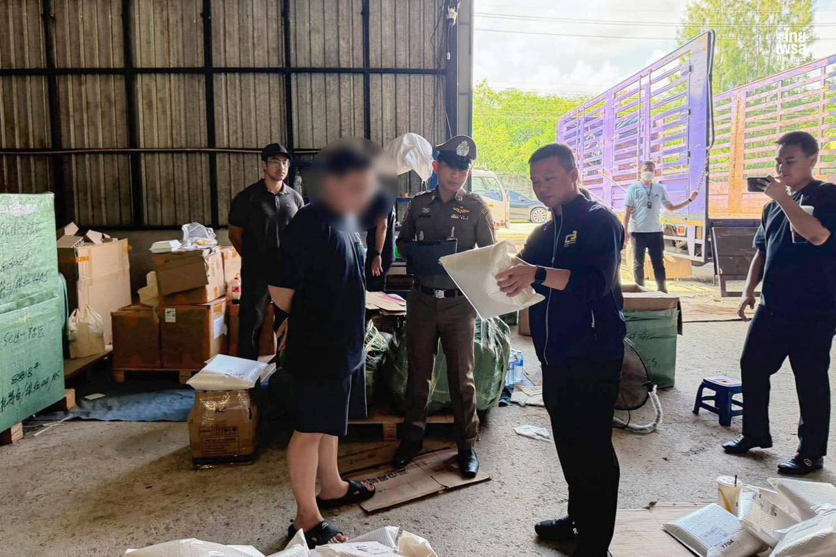 泰国警方突袭一处长期紧闭的神秘仓库,查获10,053件假冒品