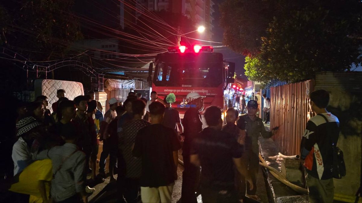 水净华区一民宅发生火灾 消防部门已控制火势