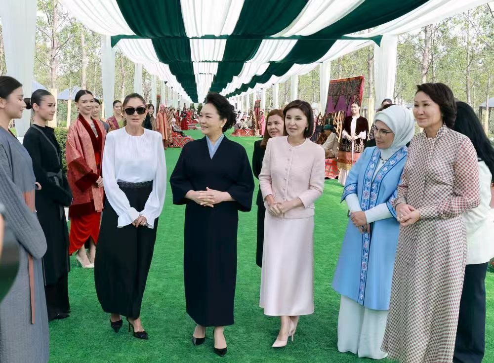 中国领导人配偶出席上海合作组织峰会相关活动