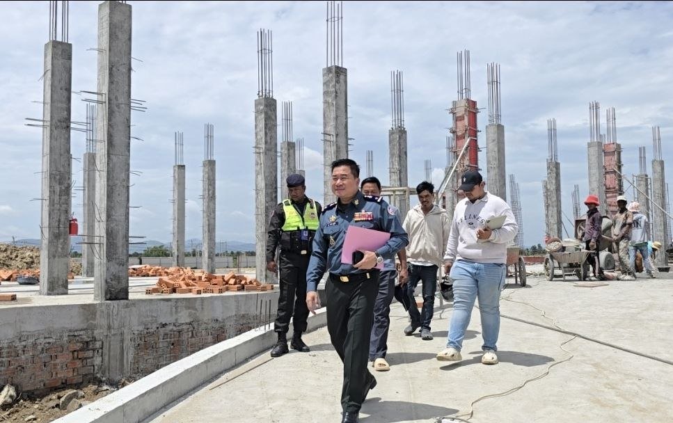 实居省宪兵司令孟顺视察了新建宪兵司令部办公大楼的施工进度,要