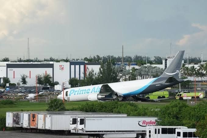 美国发生波音767客机坠毁事故 5人遇难