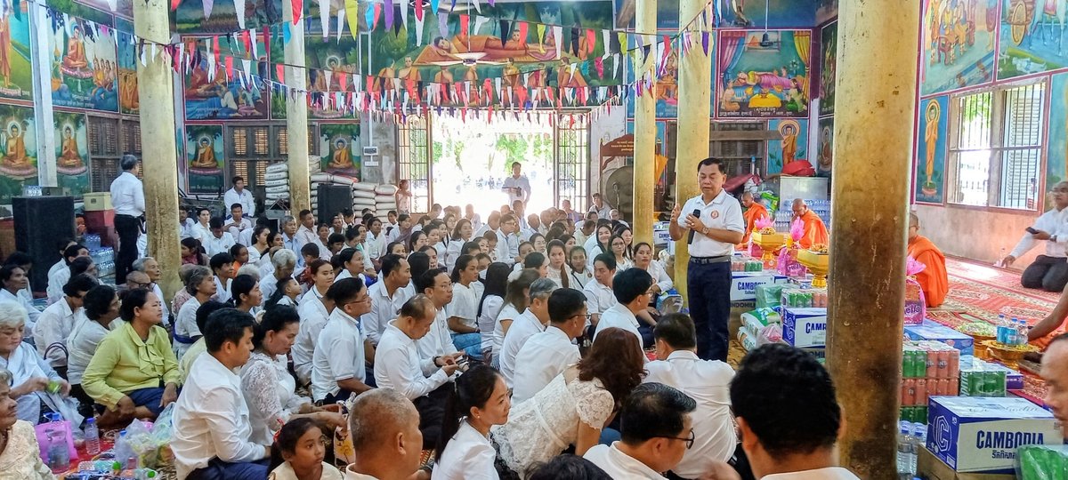 官员出席亡人节仪式并慰问基层安保人员
