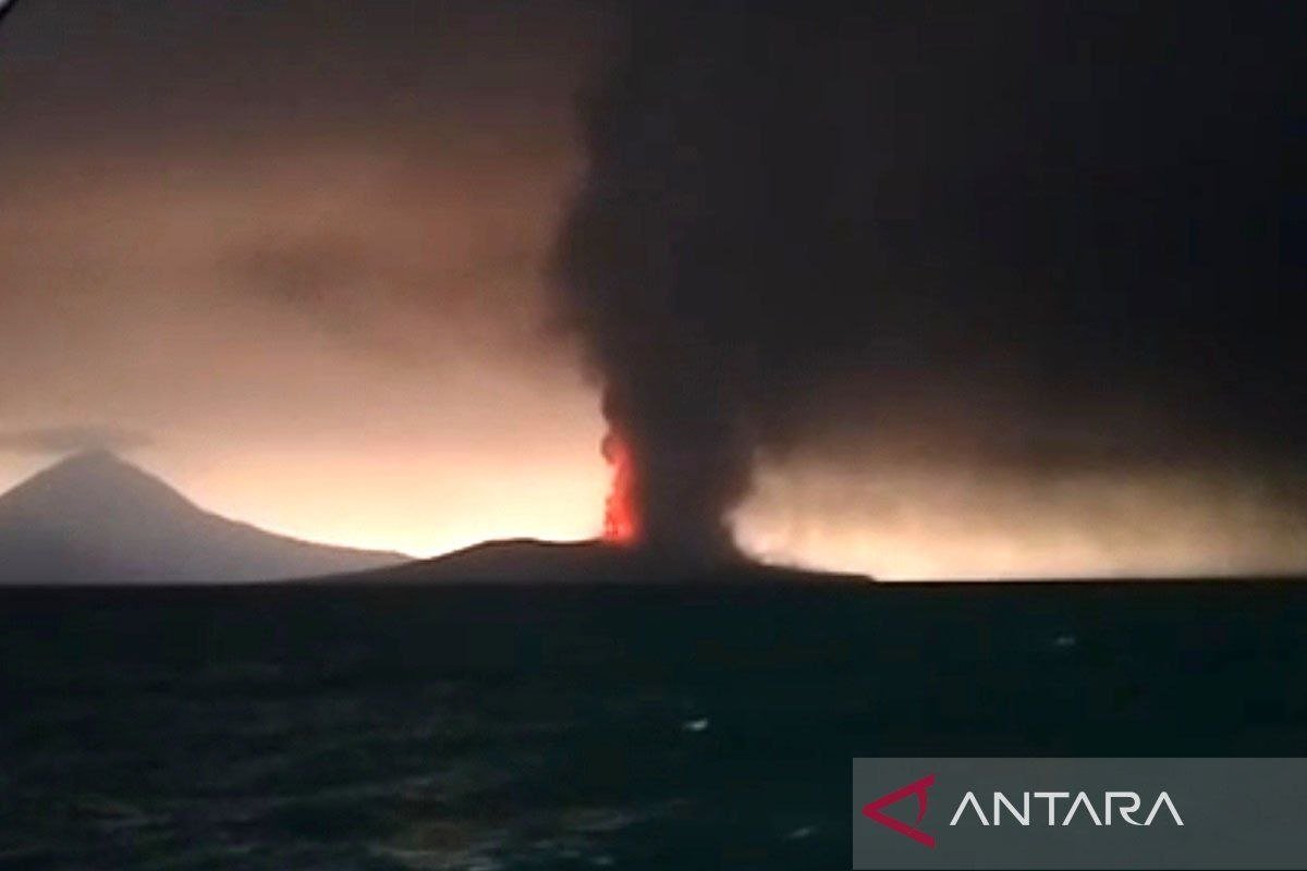 受大规模火山喷发影响,印尼境内多个机场被迫关闭,大量航班取消
