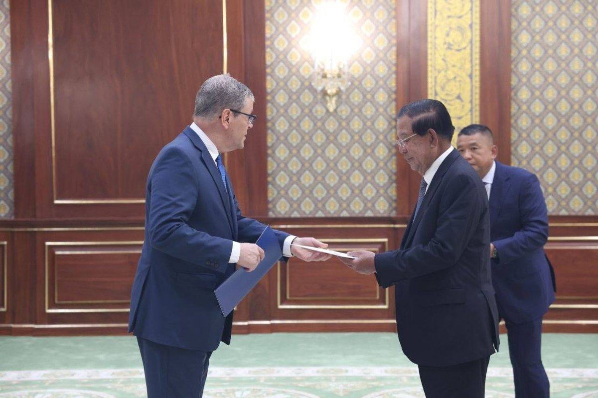 柬埔寨代国家元首洪森在金边会见伊朗新任驻柬大使Akbar G