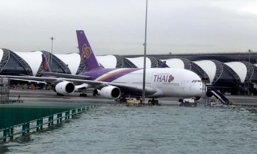 泰国航空因洪灾及人手短缺取消大量航班
