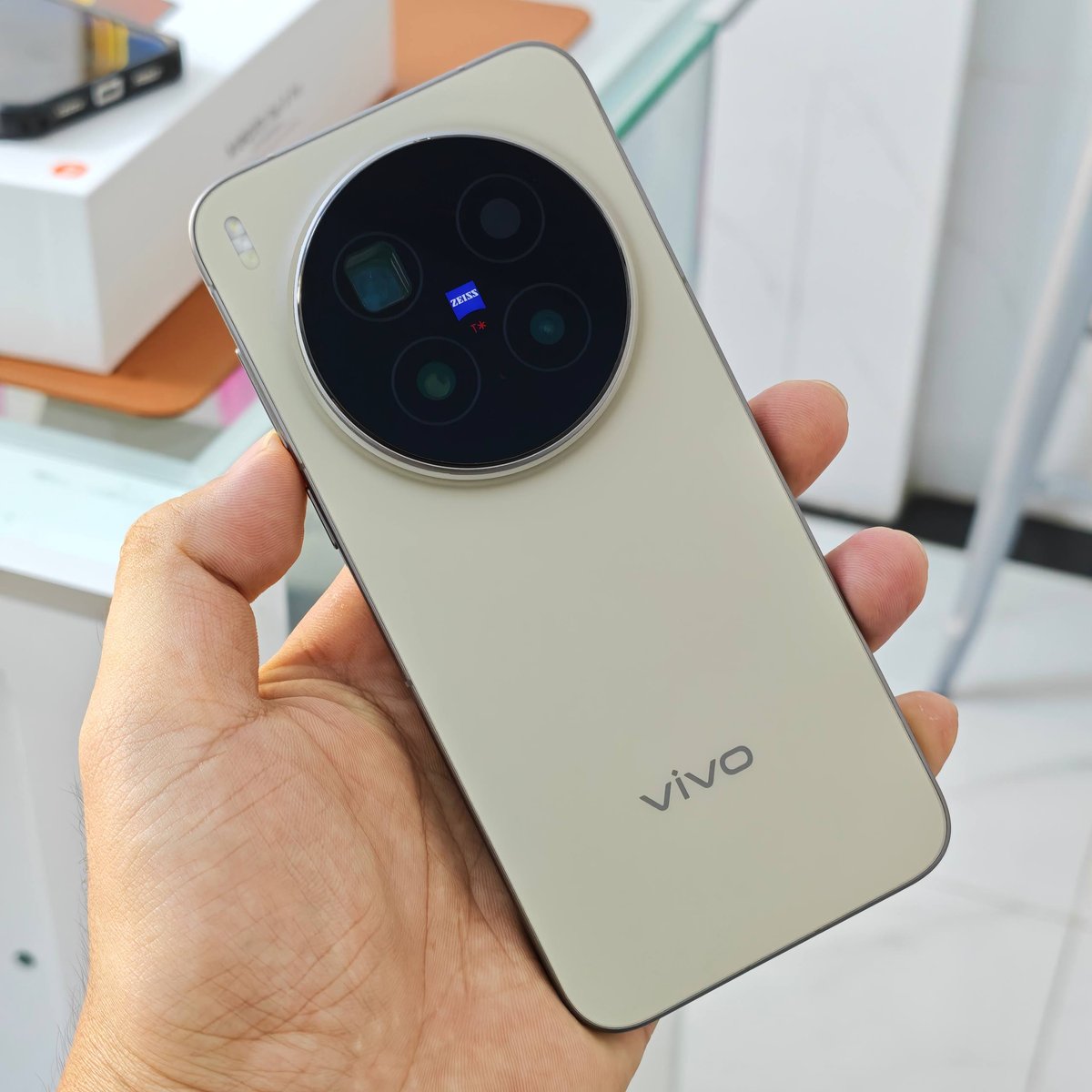 Vivo X300 Pro二手转让 12/256G售价$64