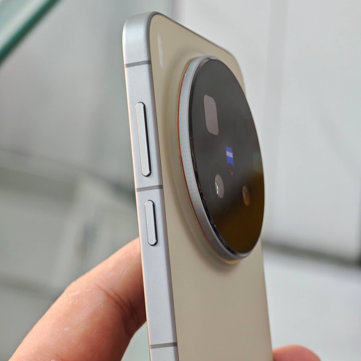 Vivo X300 Pro二手转让 12/256G售价$64