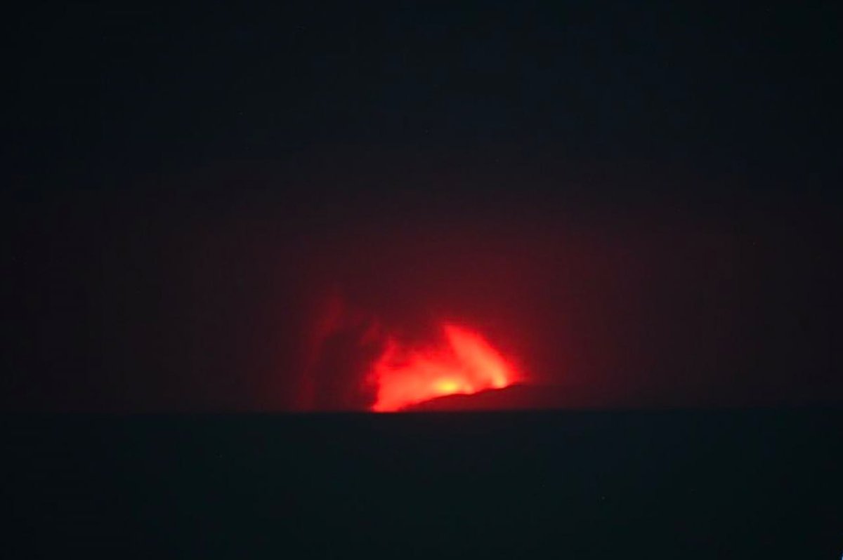 印尼Anak Krakatau火山于周日喷发,导致雅加达苏加