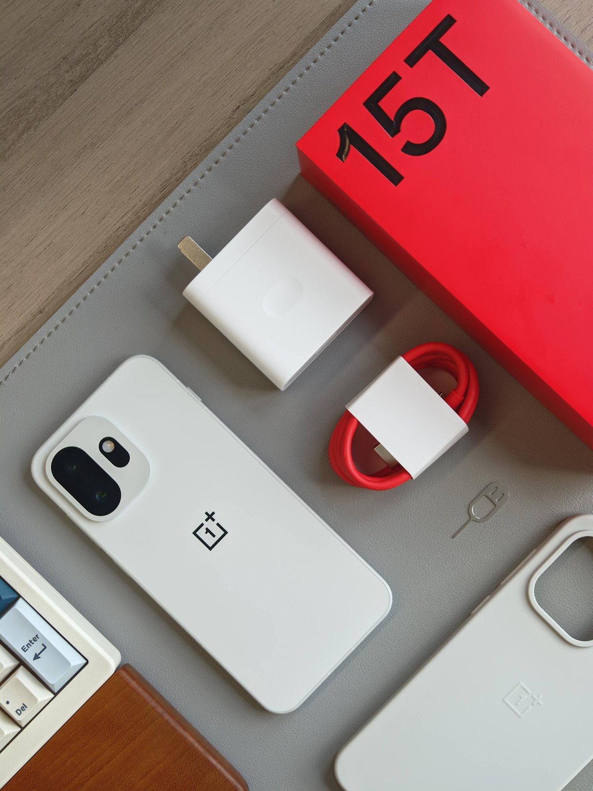 OnePlus 15T新机到货 12+256G售价559美元