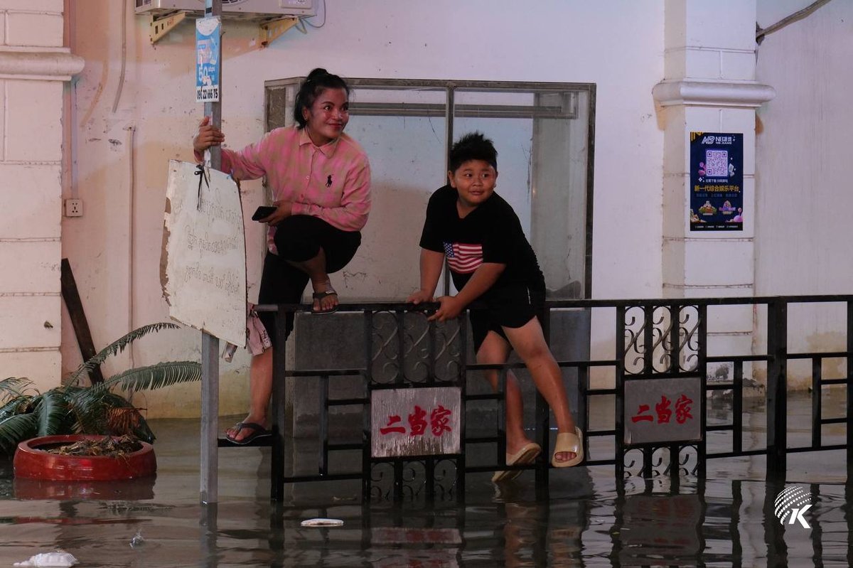 金边森速区强降雨引发局部积水