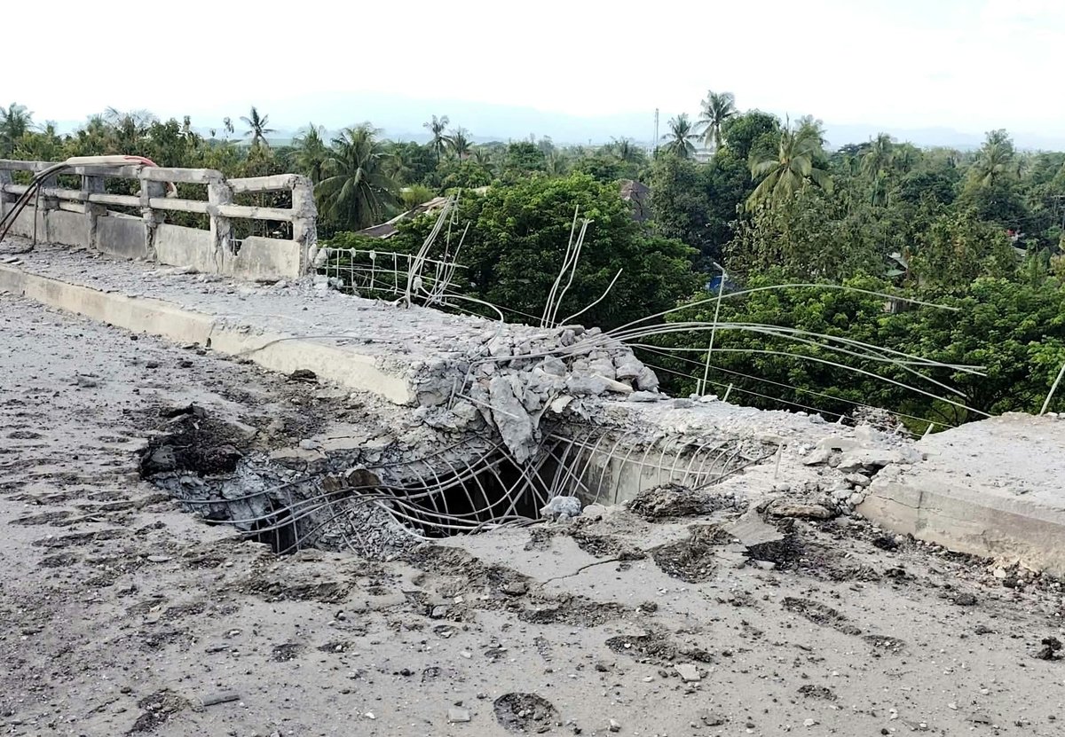 缅甸若开邦市场附近遭空袭致49人死亡