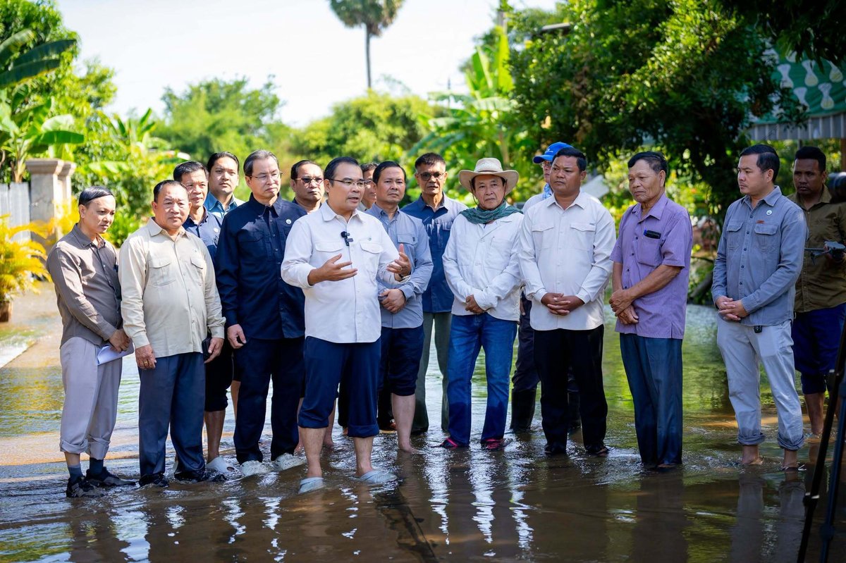 水利部部长Tho Chetha视察磅湛及特本克蒙省洪水情况,