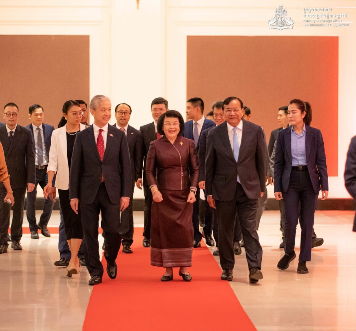 布拉索昆出席中国建国77周年庆祝招待会