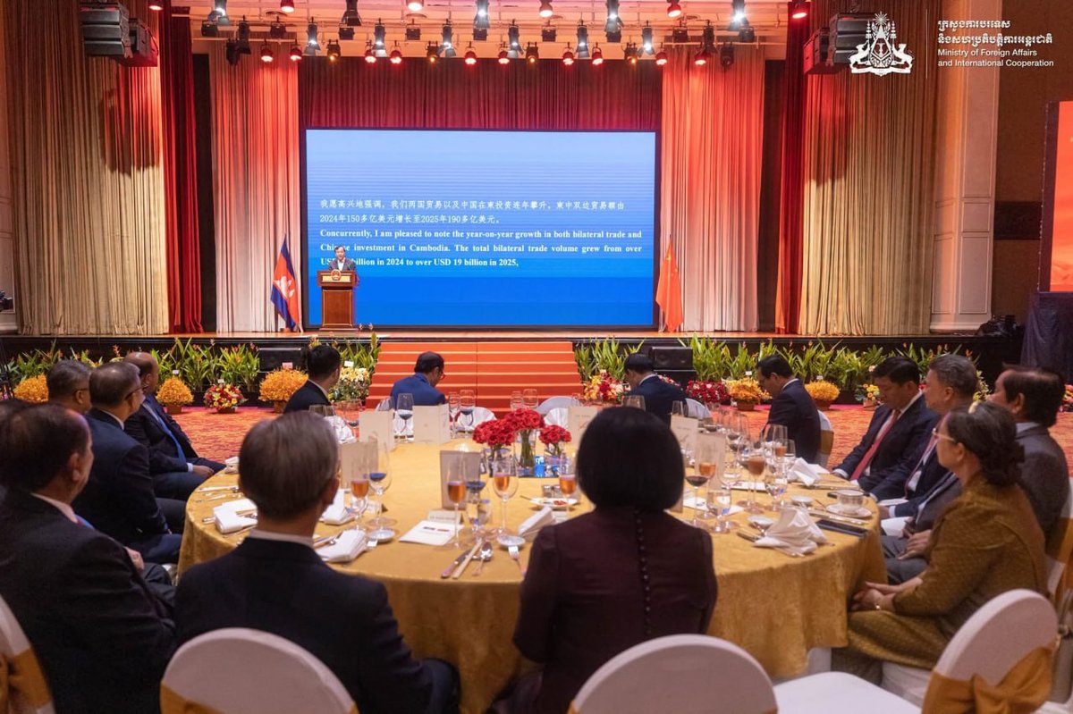 布拉索昆出席中国建国77周年庆祝招待会