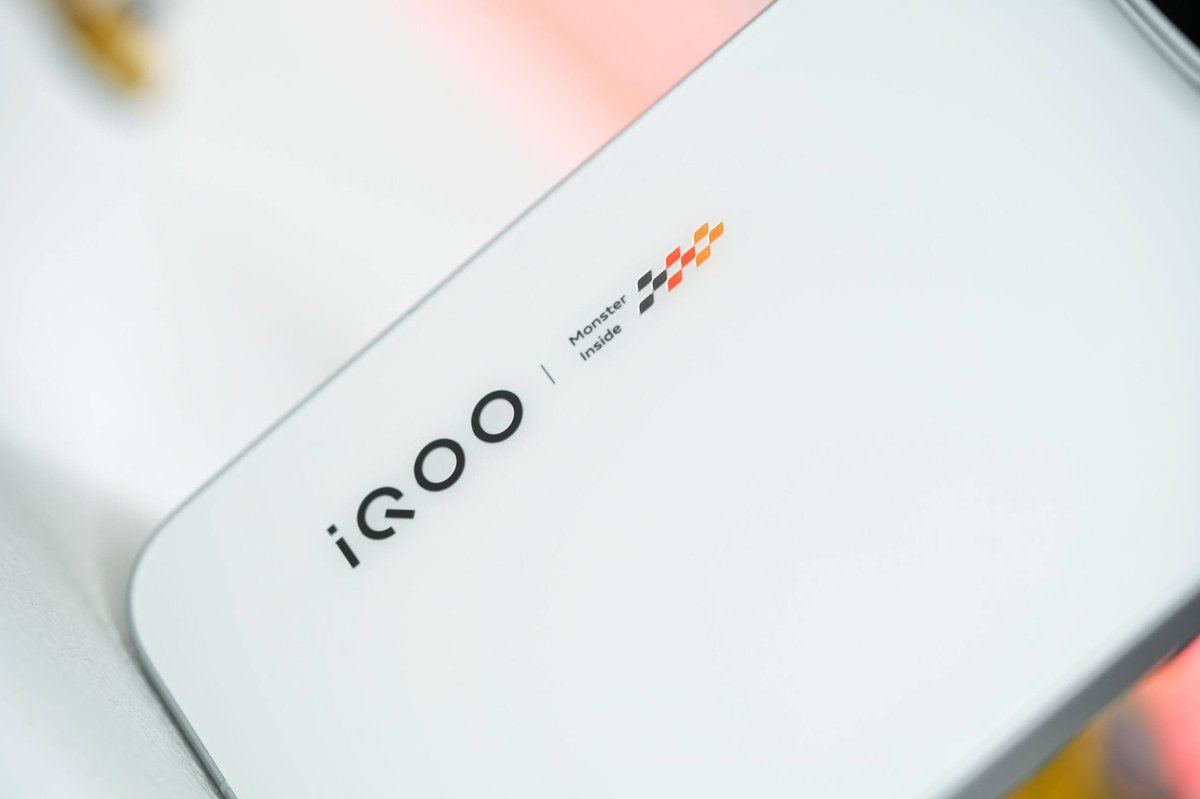 iQOO 15新机上市 16GB+512GB售价749美元