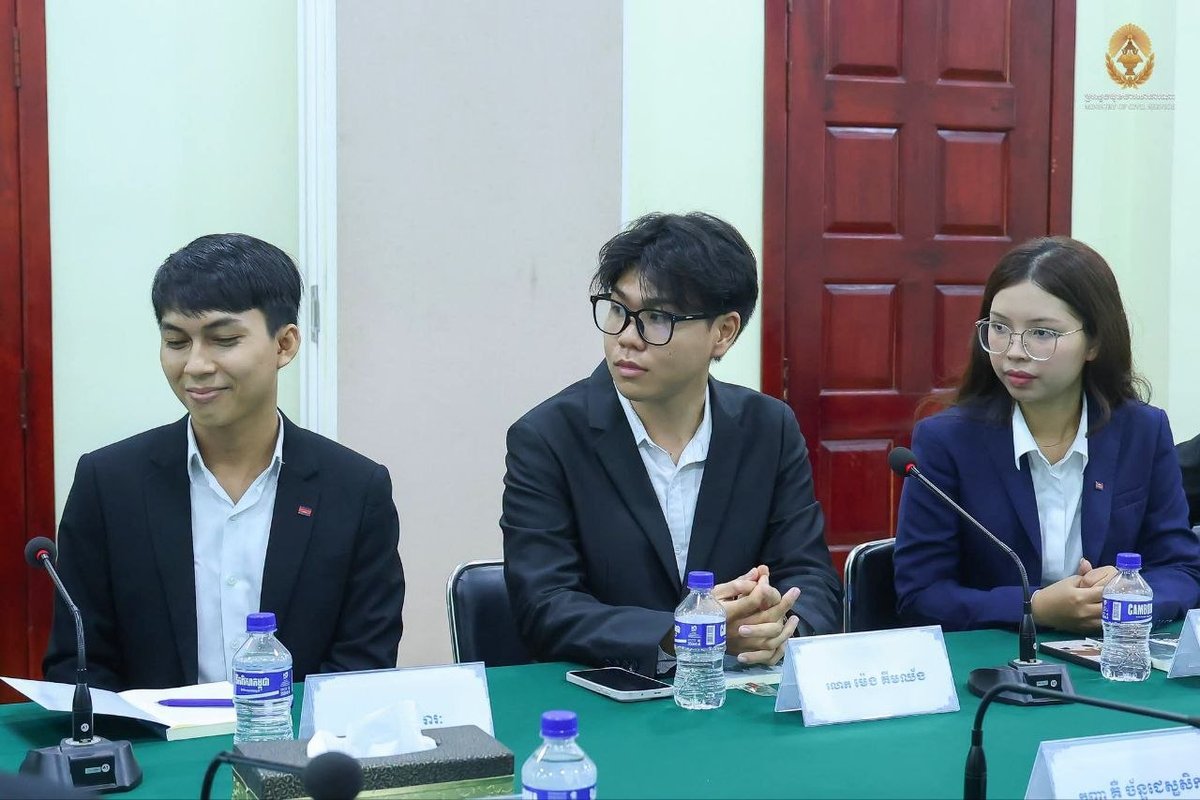 洪玛尼接见17名赴海外留学生 鼓励学成归国建设国家