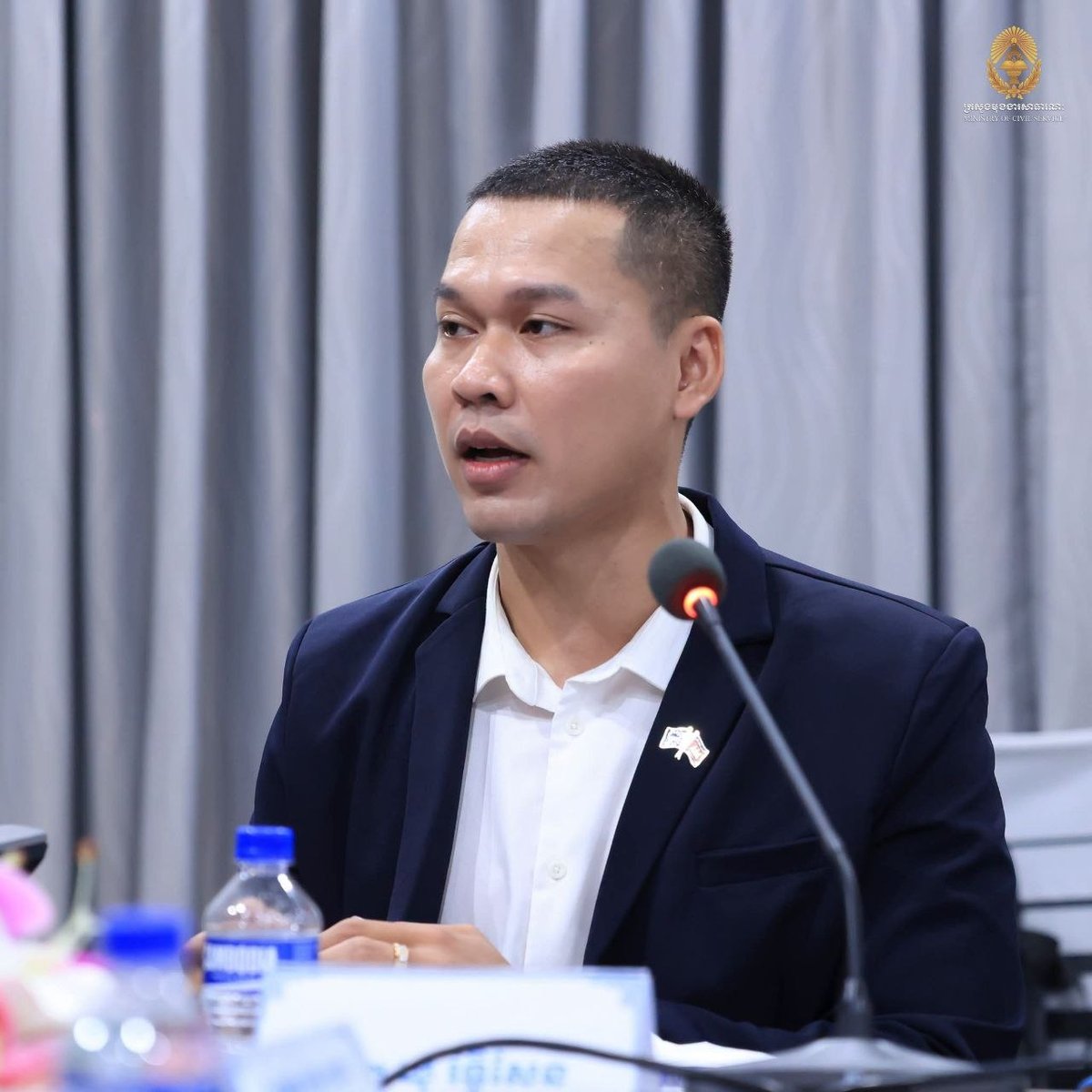 公务员部官员接见赴中日法留学生