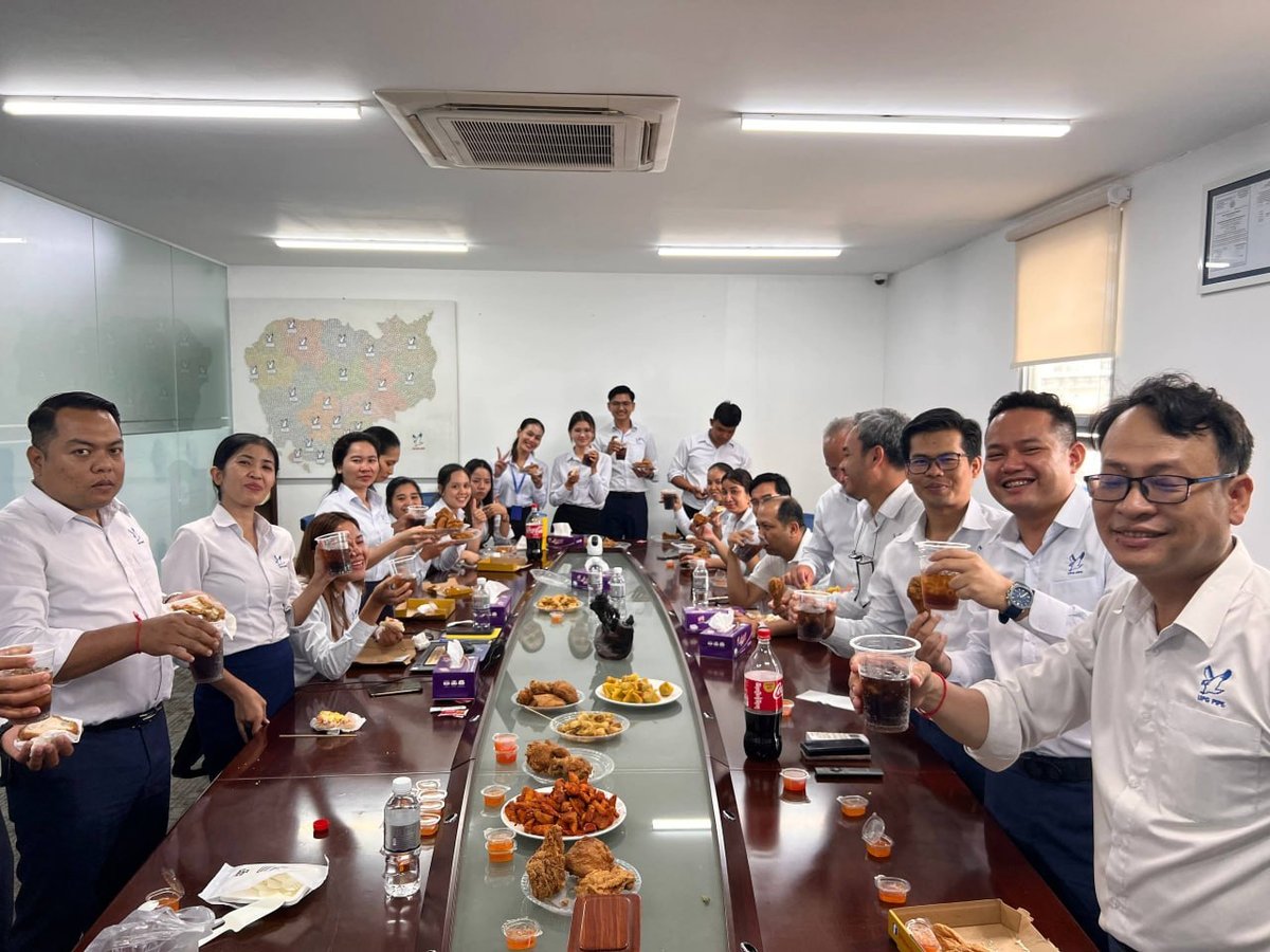 UPG PIPE公司管理层及员工祝贺销售经理CHUN Sop