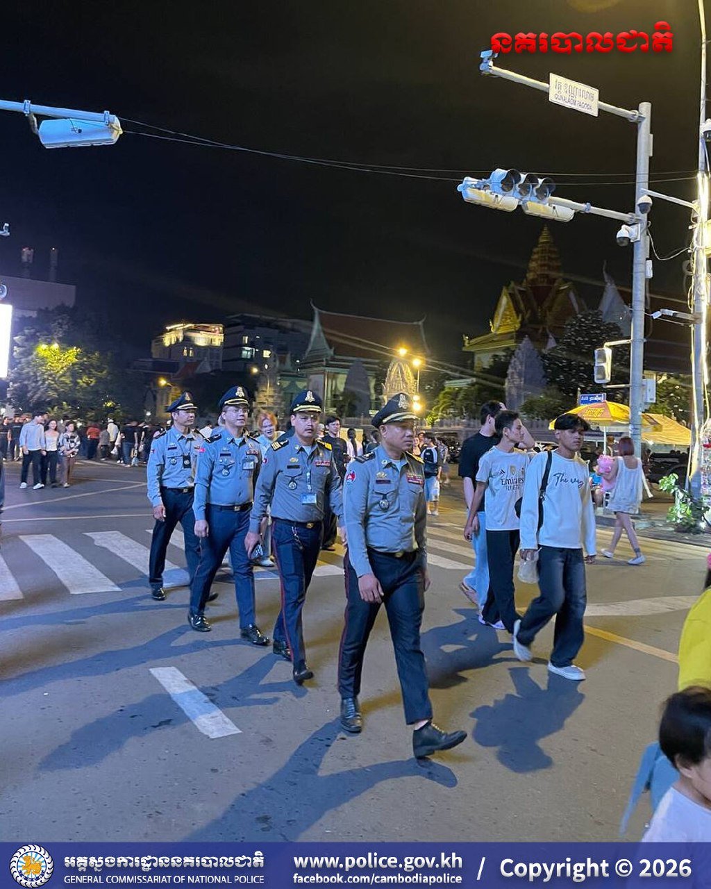 金边旅游警察加强河滨步行街巡逻 应对旅游业下滑46%