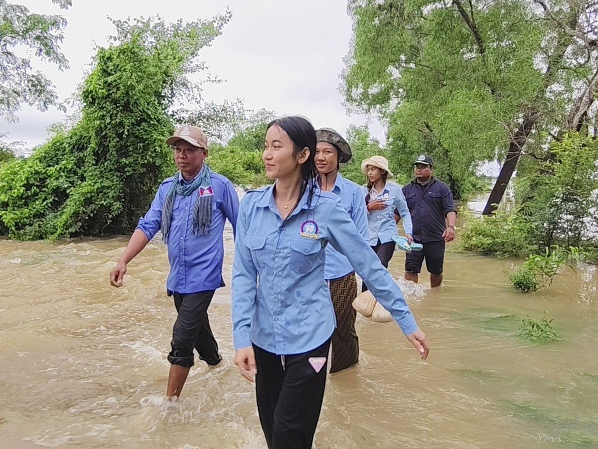 马德望省郭罗县遭遇洪灾 当地政府紧急疏散受灾民众
