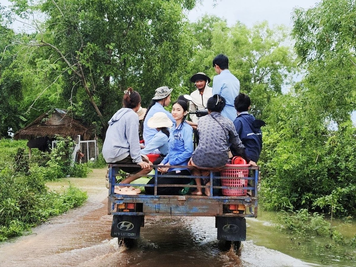 马德望省郭罗县遭遇洪灾 当地政府紧急疏散受灾民众