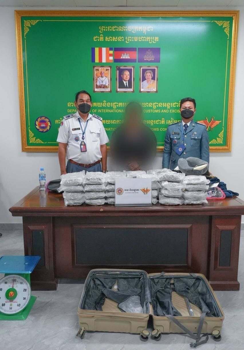 暹粒国际机场查获22公斤大麻 外籍旅客被捕