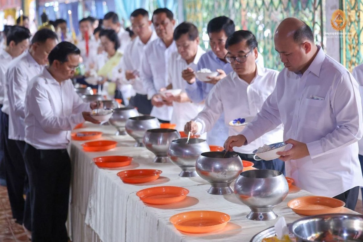 洪玛尼出席金边菩森芷区宗教活动 参与民众踊跃