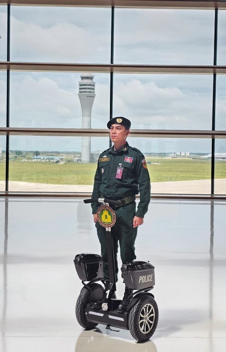 德崇国际机场移民官涉嫌受贿协助诈骗团伙入境