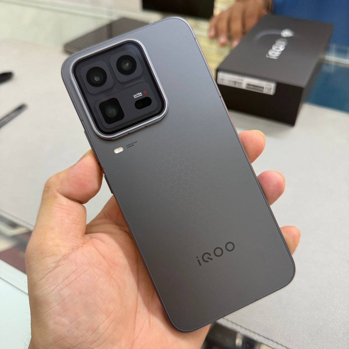 iQOO 15 Ultra新机到货 16/512G售价$94