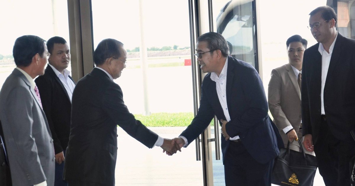 老挝代表团抵达德崇国际机场 参加打击网络诈骗国际会议