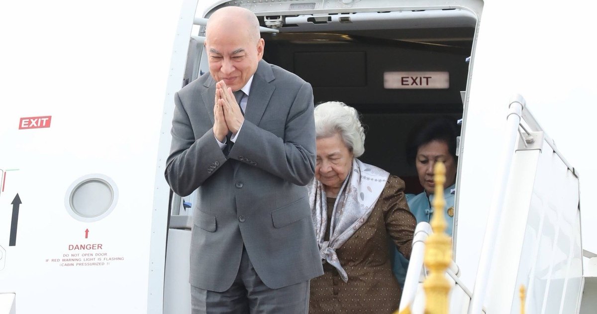 西哈莫尼国王及国母在结束中国体检后,已于今日平安返回柬埔寨
