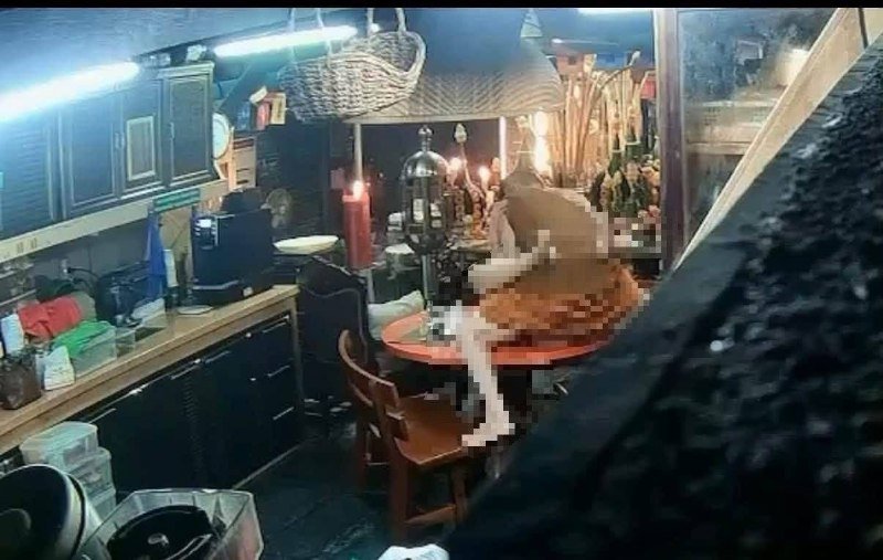 泰国一名僧侣因挪用寺庙资金及其他违法行为被调查,并涉及威胁他