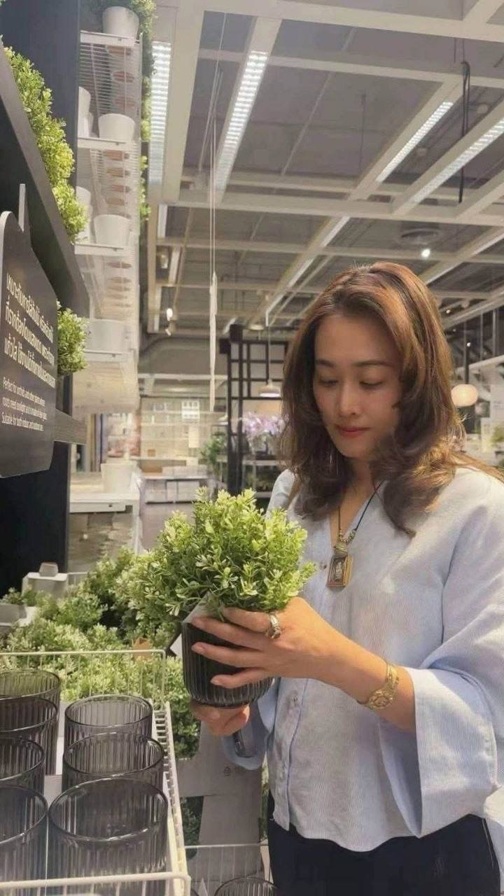 泰国一名僧侣因挪用寺庙资金及私生活丑闻被曝光,引发社会舆论强