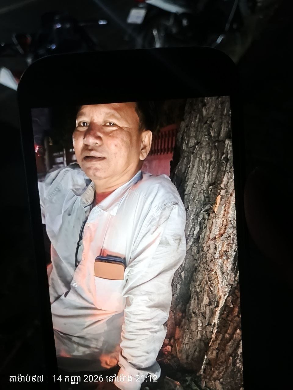 金边酒驾Mazda撞击宗周立交桥 驾驶员受伤送医