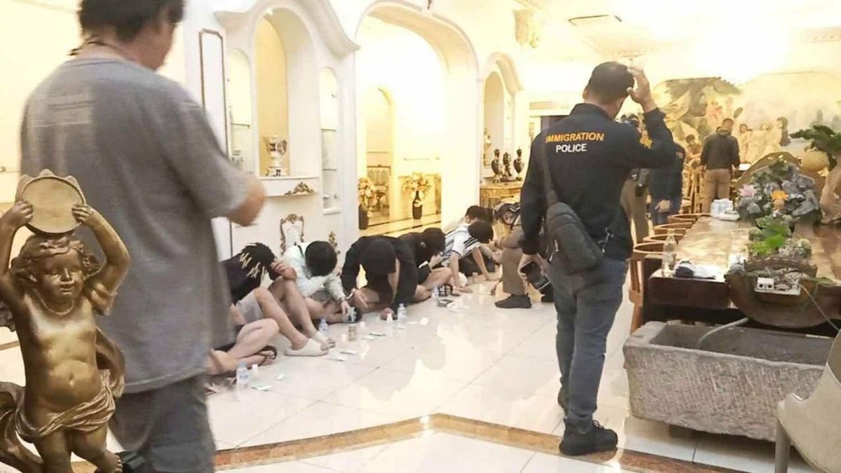 泰国警方突袭曼谷一处月租近2.7万美元的豪宅,逮捕15名涉嫌