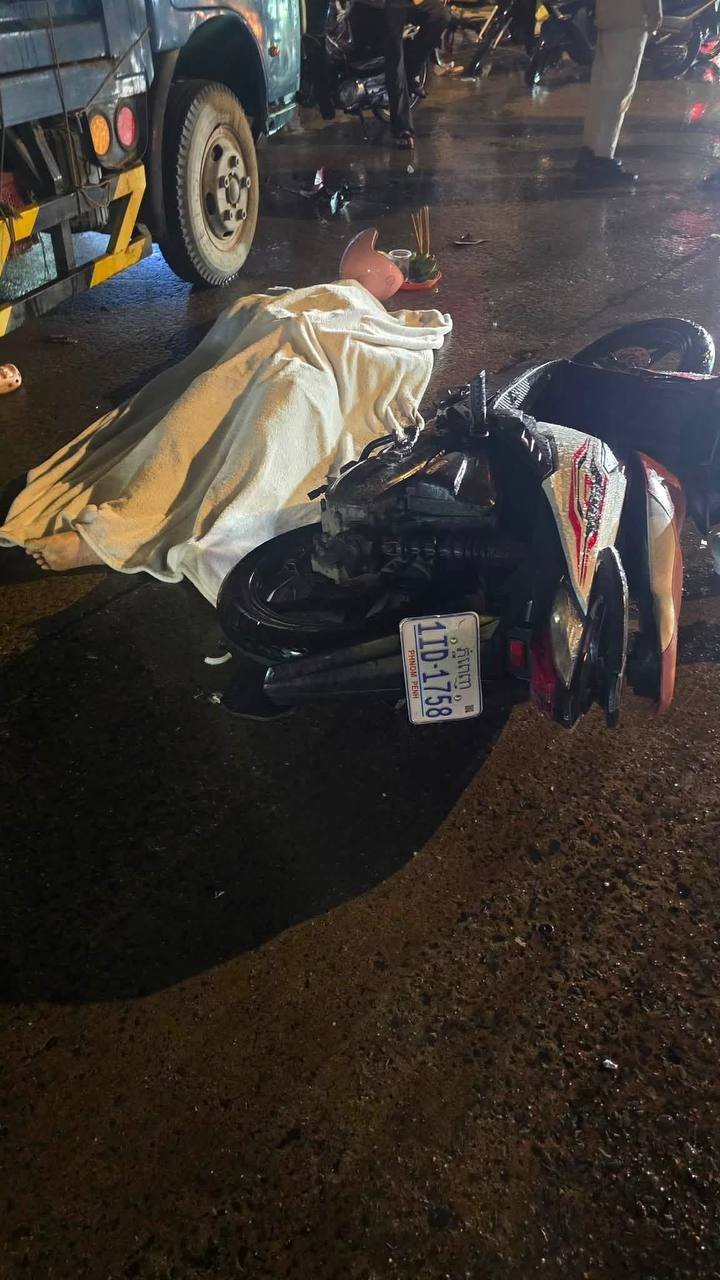 金边2004路发生严重车祸 一名女性不幸身亡