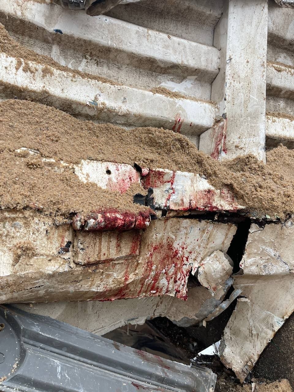 金边5号公路发生严重车祸 砂石车违规超车致人死亡