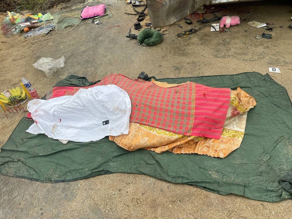 金边5号公路发生严重车祸 砂石车违规超车致人死亡