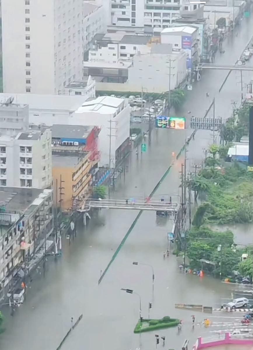 泰国曼谷遭遇严重洪涝 75%区域受灾发布预警