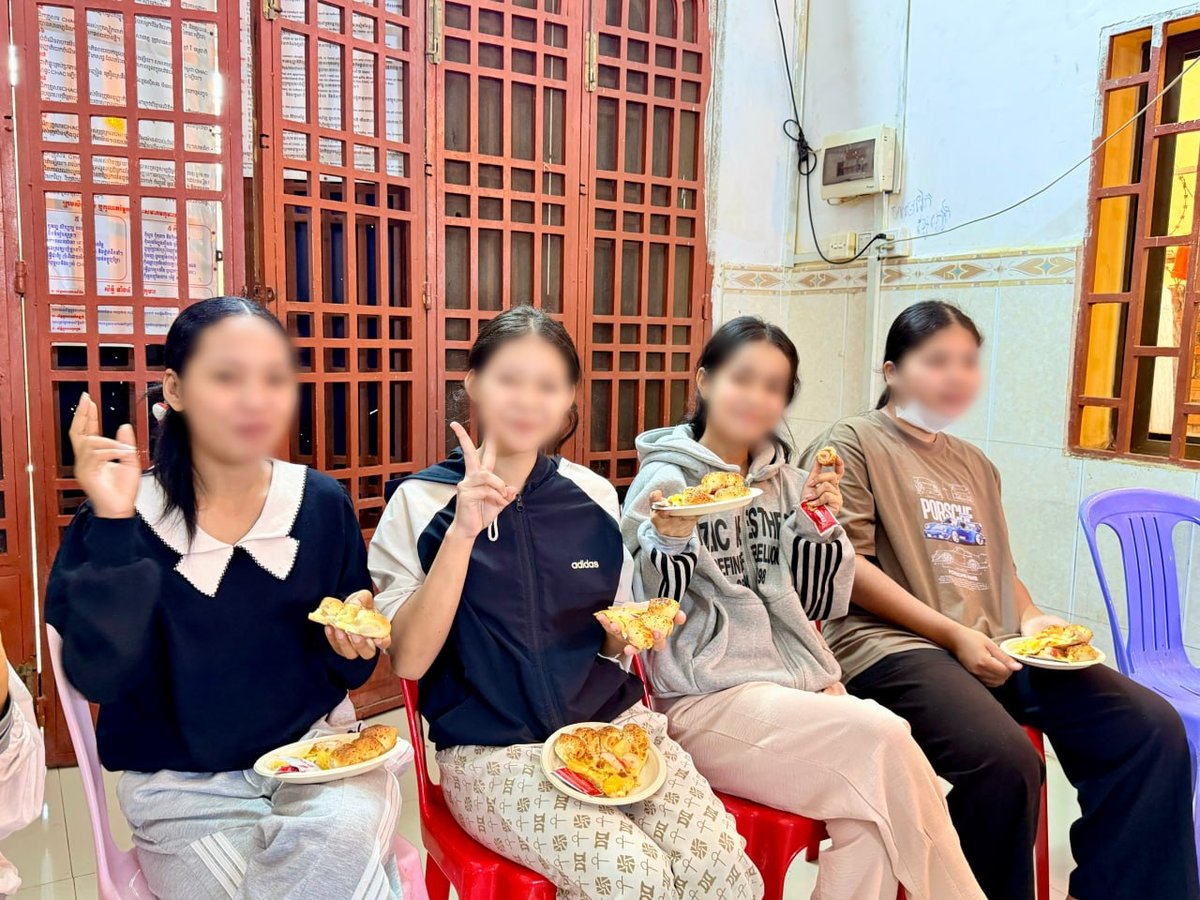 必胜客柬埔寨开展公益活动 向儿童协会捐赠披萨