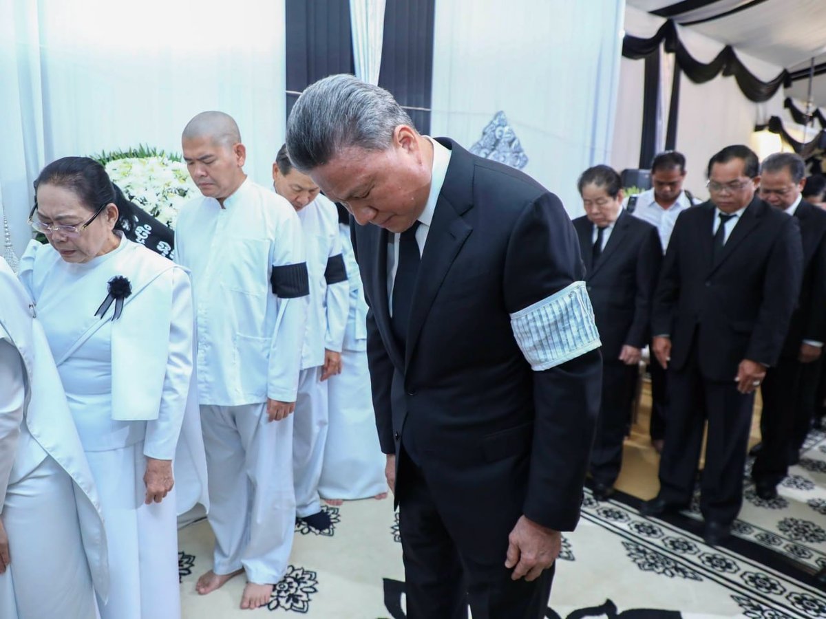 孙占托率团吊唁前农林渔业部部长陈沙伦