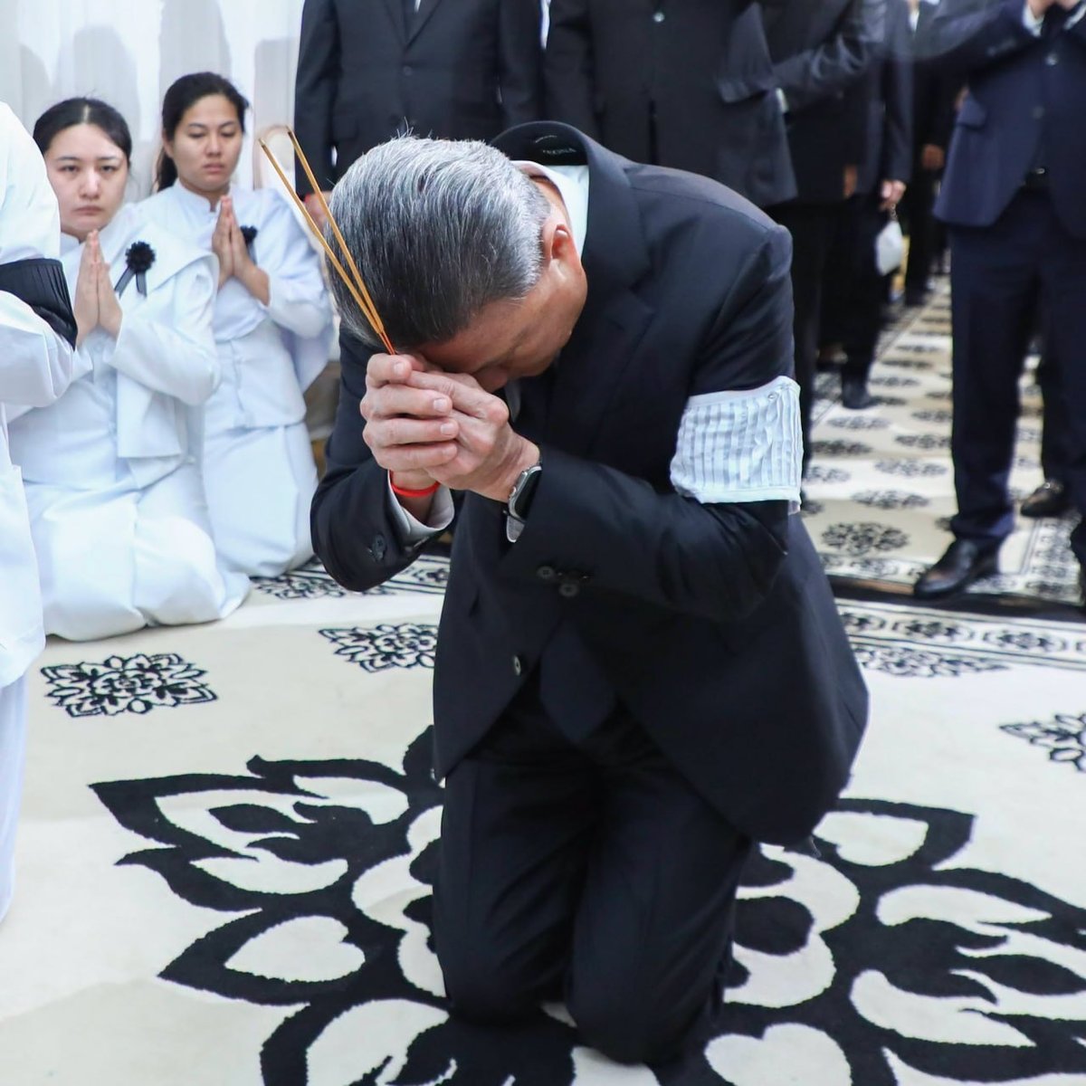 孙占托率团吊唁前农林渔业部部长陈沙伦